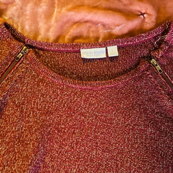 Bisou Bisou Sweater Size LARGE with gold zipper detail. Gold and maroon EUC - Picture 2 of 10